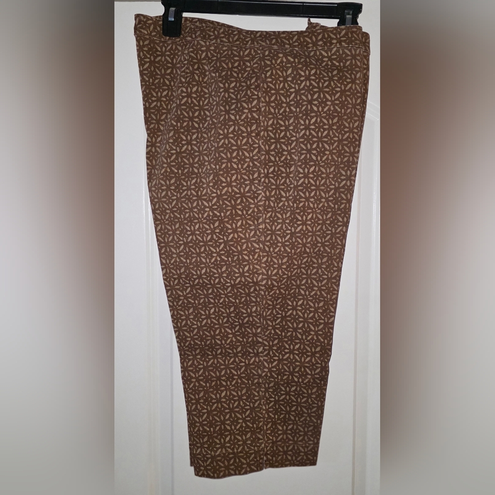 Coldwater Creek Brown Leaf Print Cropped Pants Size 14P